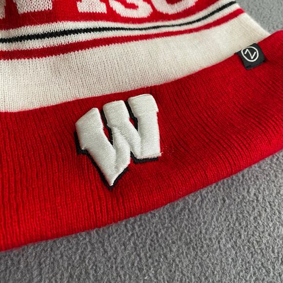 Wisconsin Badgers Knit Pom Beanie Hat Cap Red White Embroidered Logo Big Ten - Picture 6 of 8